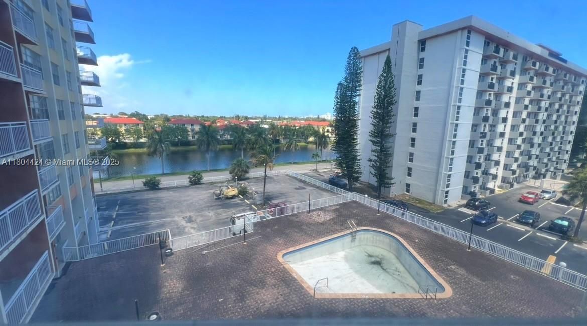 Active With Contract: $125,000 (1 beds, 1 baths, 790 Square Feet)