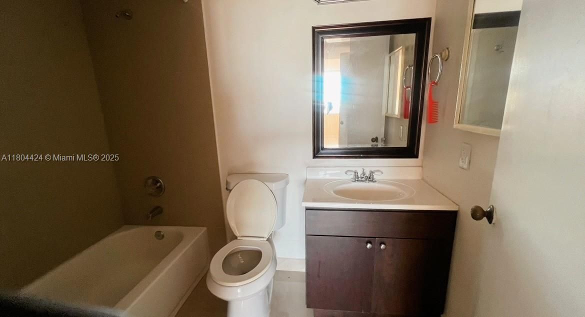 Active With Contract: $125,000 (1 beds, 1 baths, 790 Square Feet)