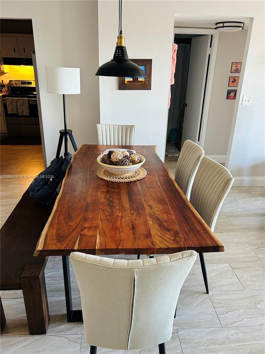 For Sale: $915,000 (2 beds, 2 baths, 1311 Square Feet)