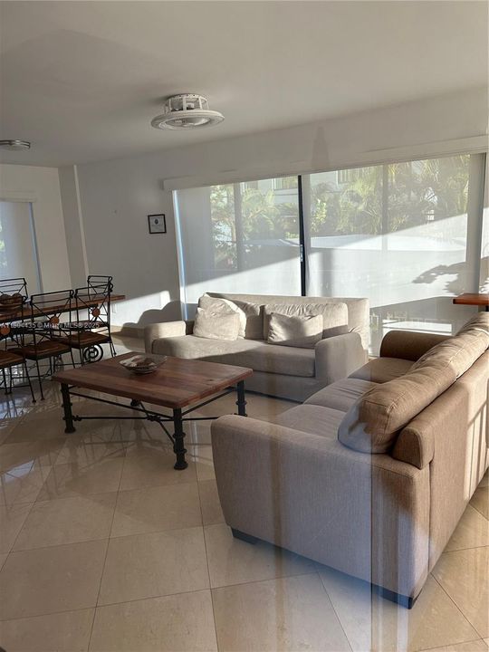 For Sale: $915,000 (2 beds, 2 baths, 1311 Square Feet)