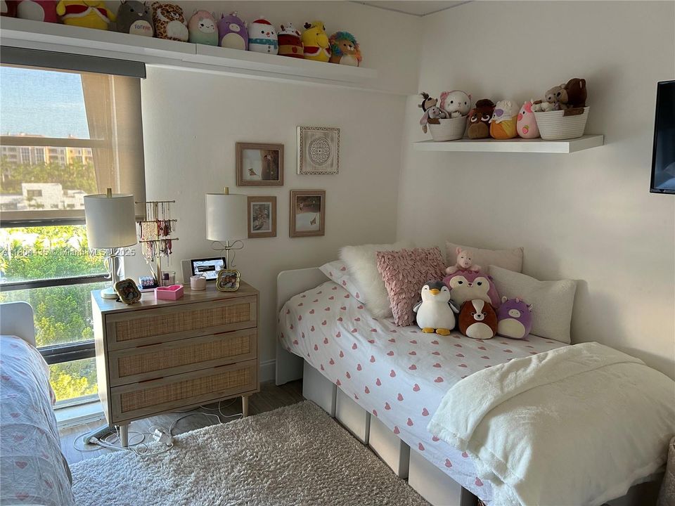 For Sale: $915,000 (2 beds, 2 baths, 1311 Square Feet)