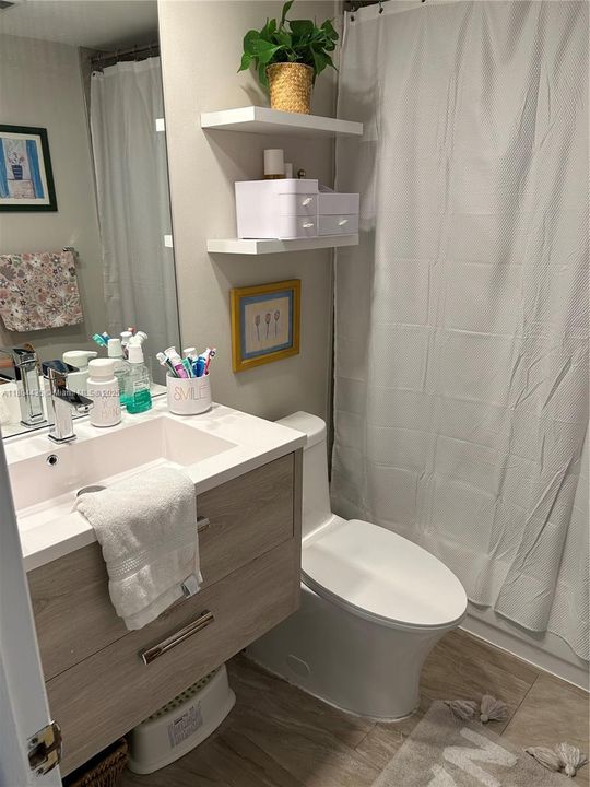 For Sale: $915,000 (2 beds, 2 baths, 1311 Square Feet)