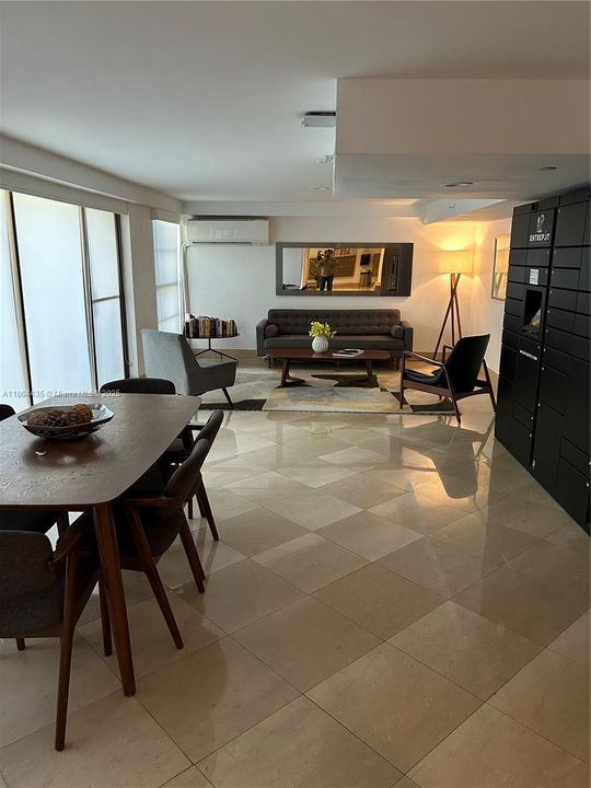 For Sale: $915,000 (2 beds, 2 baths, 1311 Square Feet)