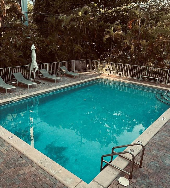 For Sale: $915,000 (2 beds, 2 baths, 1311 Square Feet)