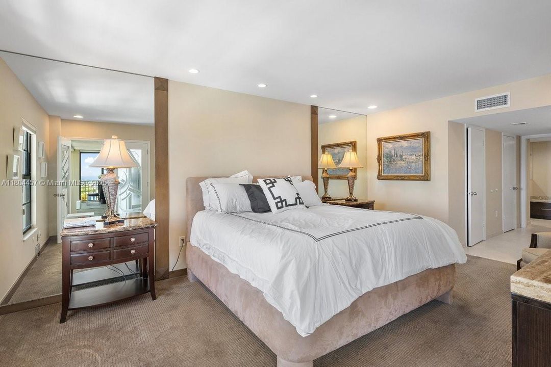 Недавно продано: $824,000 (2 спален, 3 ванн, 1963 Квадратных фут)