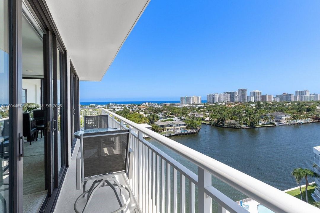 Недавно продано: $824,000 (2 спален, 3 ванн, 1963 Квадратных фут)