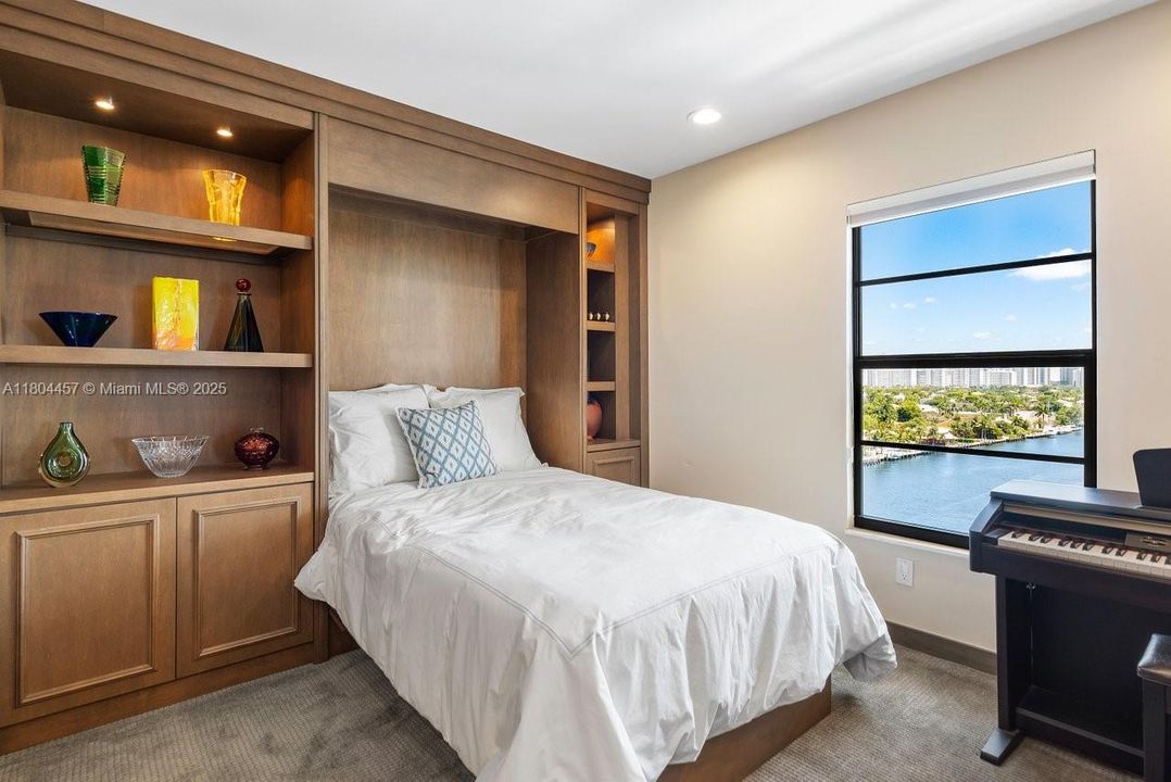 Недавно продано: $824,000 (2 спален, 3 ванн, 1963 Квадратных фут)