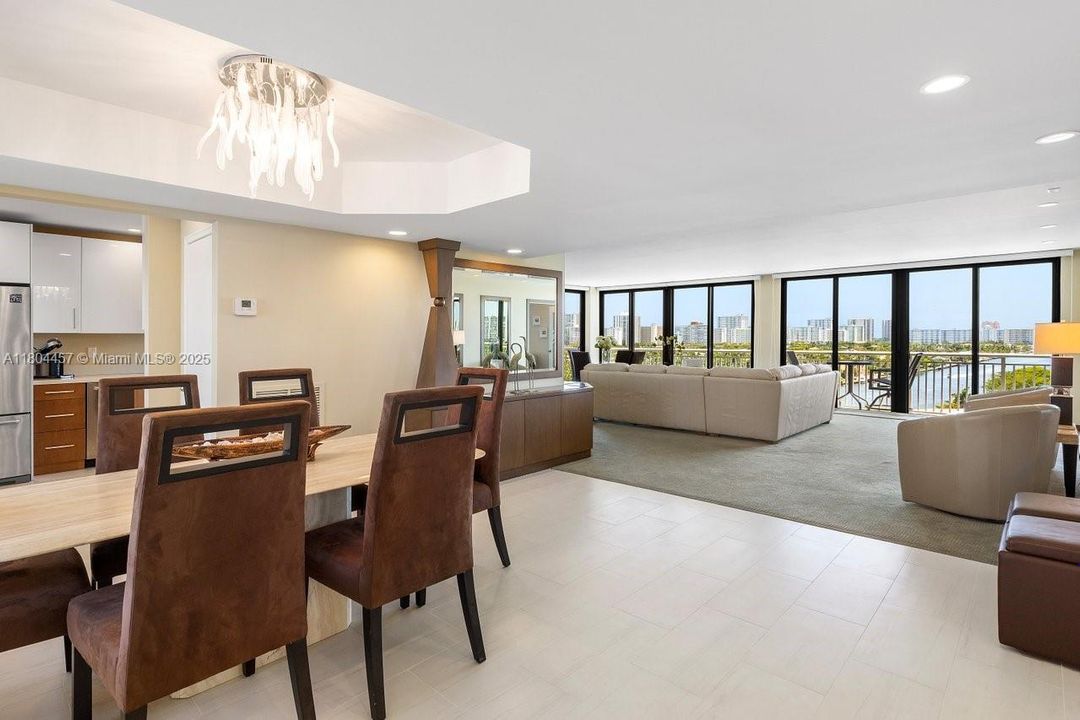 Недавно продано: $824,000 (2 спален, 3 ванн, 1963 Квадратных фут)