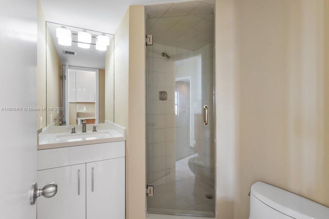 Недавно продано: $824,000 (2 спален, 3 ванн, 1963 Квадратных фут)