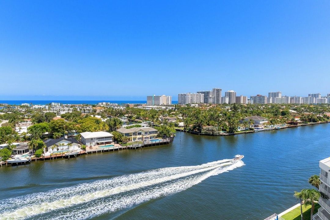 Недавно продано: $824,000 (2 спален, 3 ванн, 1963 Квадратных фут)