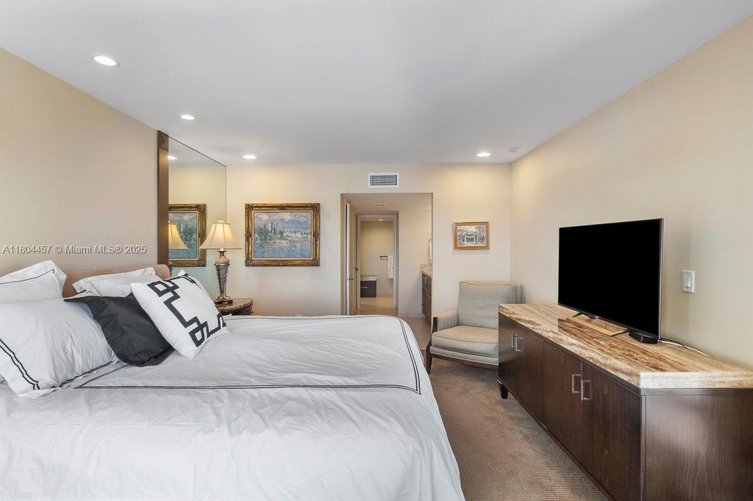 Недавно продано: $824,000 (2 спален, 3 ванн, 1963 Квадратных фут)