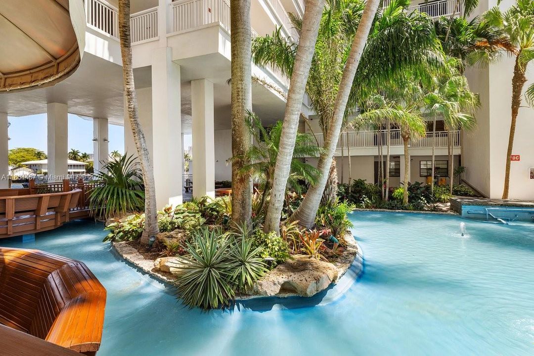 Недавно продано: $824,000 (2 спален, 3 ванн, 1963 Квадратных фут)