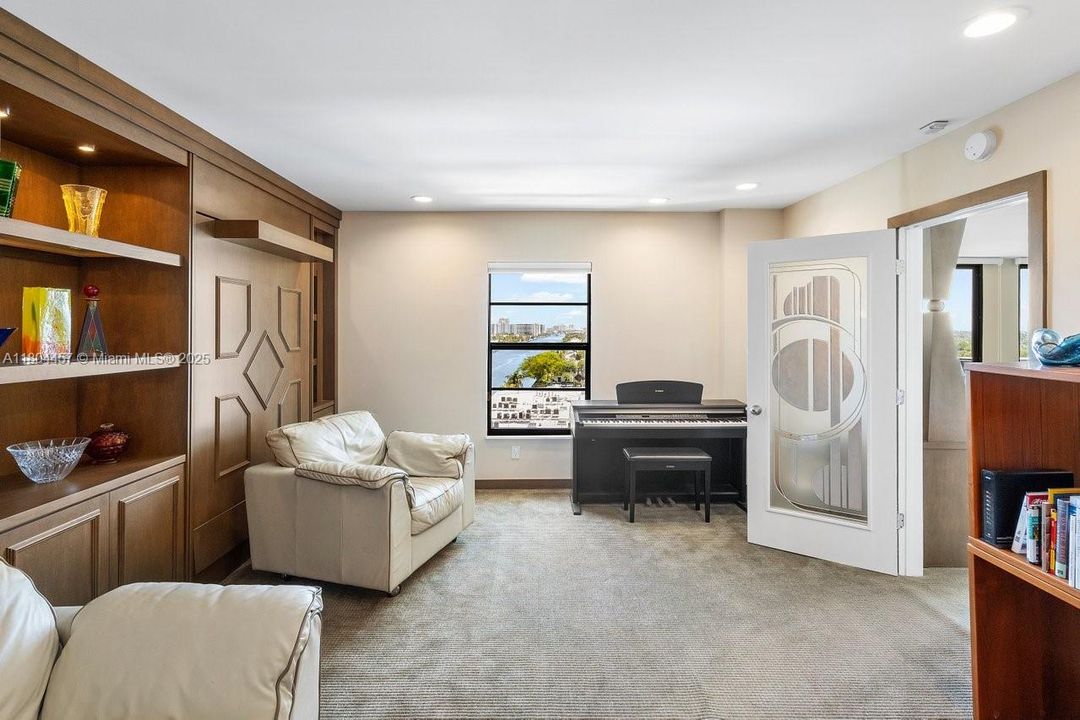 Недавно продано: $824,000 (2 спален, 3 ванн, 1963 Квадратных фут)