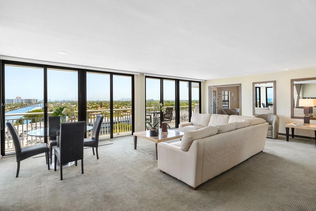 Недавно продано: $824,000 (2 спален, 3 ванн, 1963 Квадратных фут)