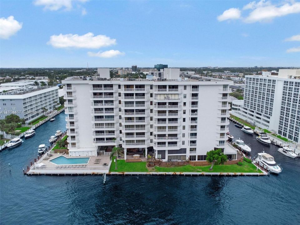 Недавно продано: $824,000 (2 спален, 3 ванн, 1963 Квадратных фут)