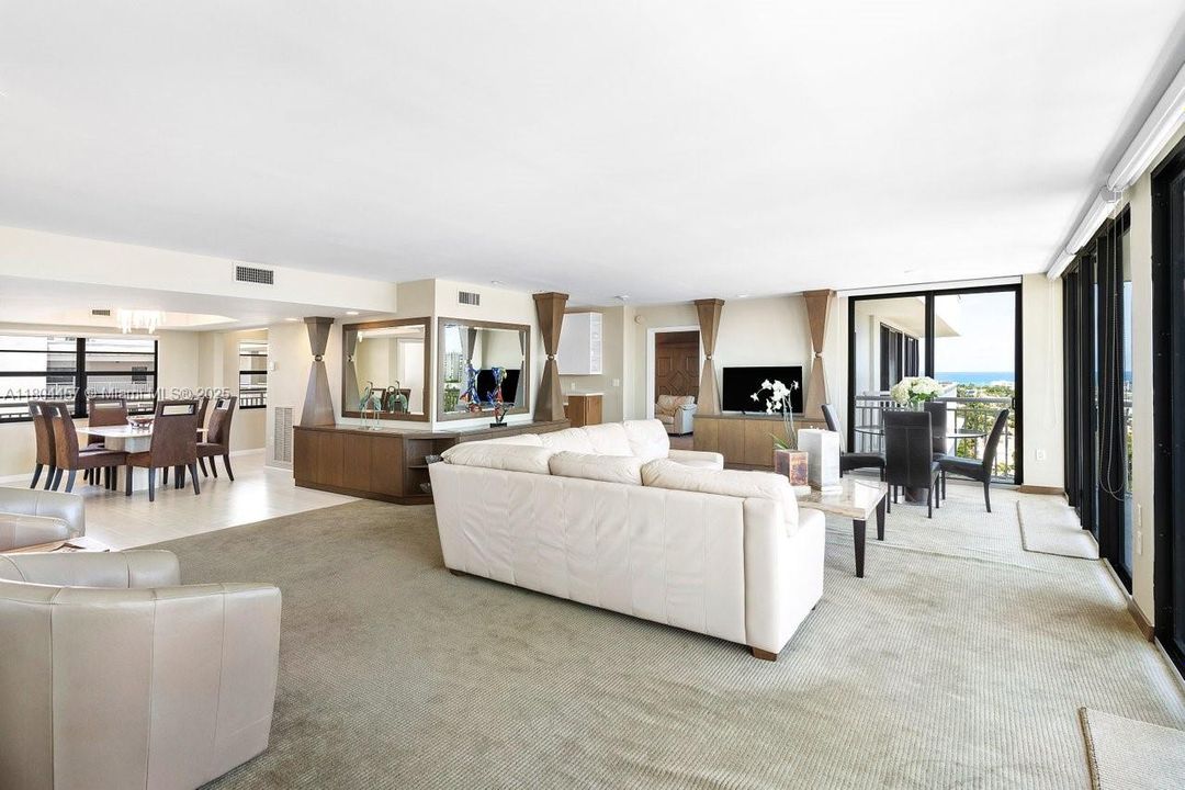 Недавно продано: $824,000 (2 спален, 3 ванн, 1963 Квадратных фут)