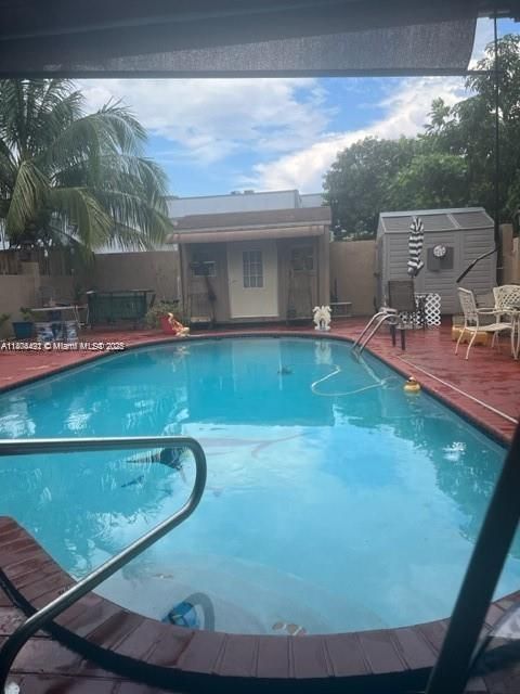 最近售出: $540,000 (3 贝兹, 3 浴室, 1522 平方英尺)