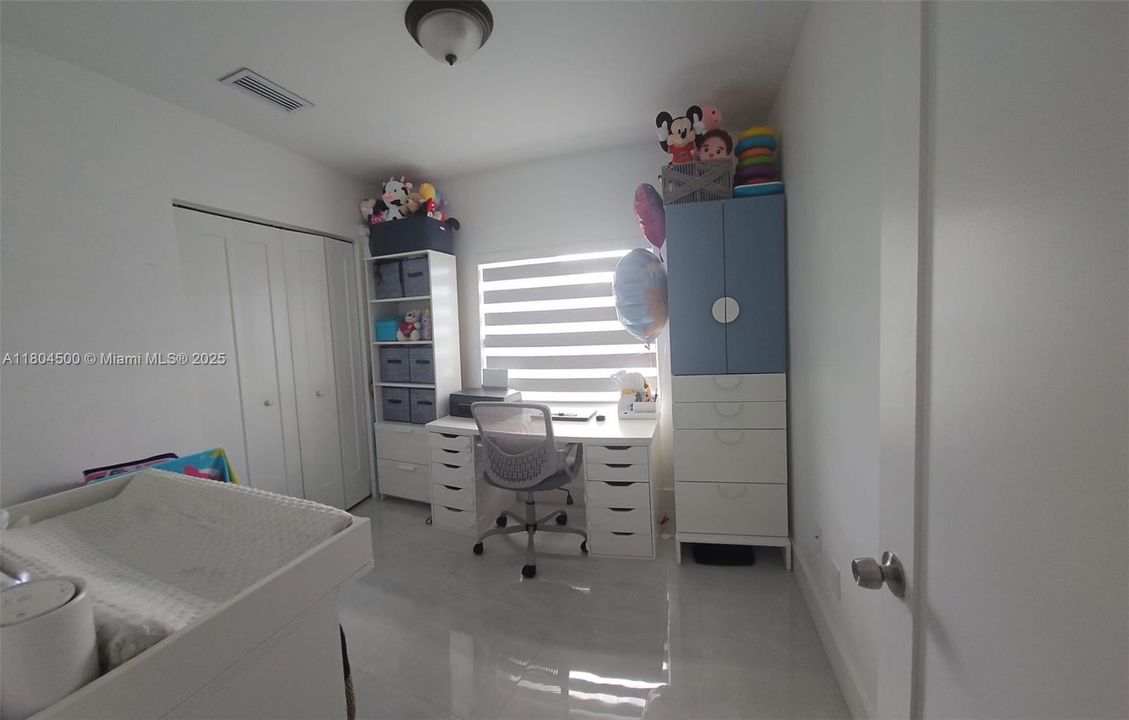 最近售出: $590,000 (4 贝兹, 3 浴室, 1211 平方英尺)