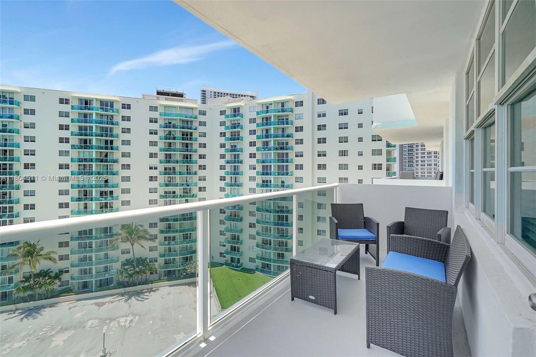 Недавно продано: $590,000 (2 спален, 2 ванн, 1259 Квадратных фут)