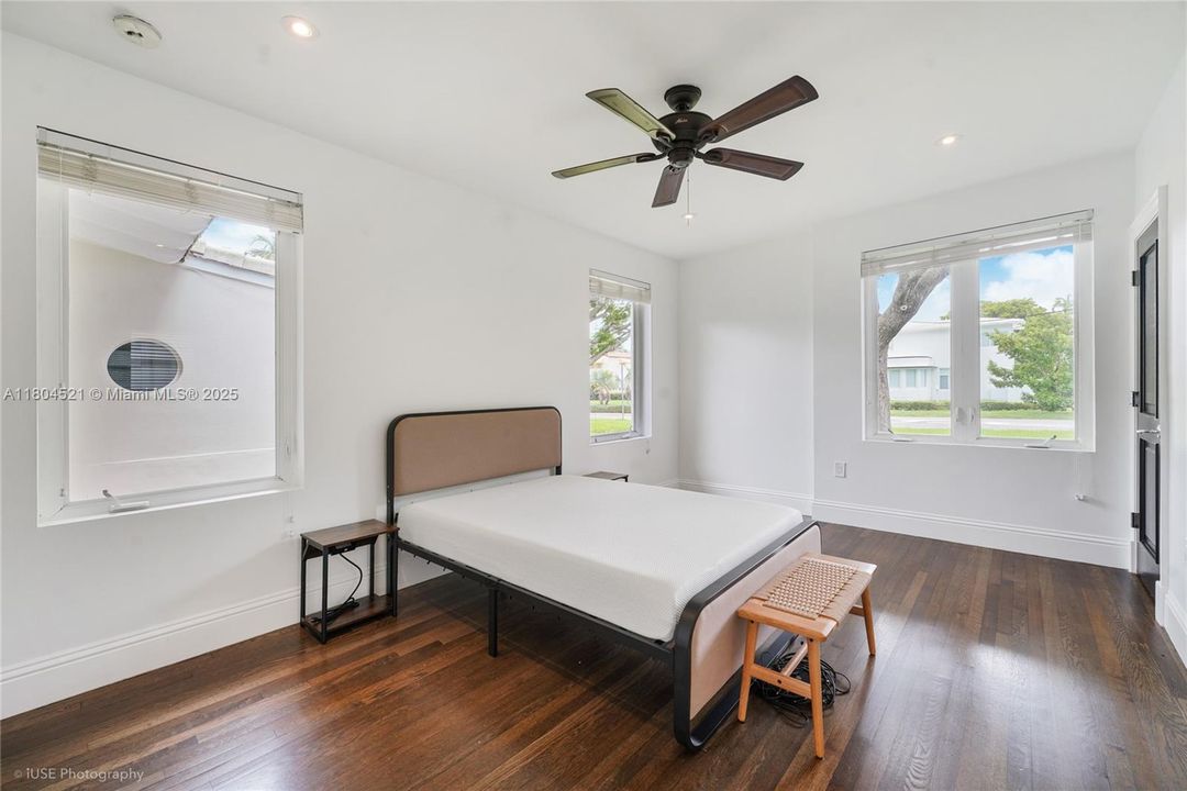 Vendido Recientemente: $3,499,000 (3 camas, 3 baños, 3068 Pies cuadrados)