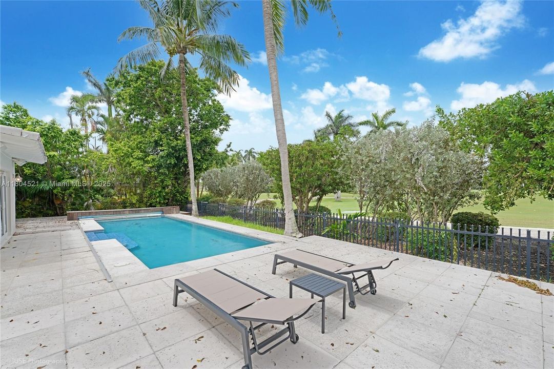 Vendido Recientemente: $3,499,000 (3 camas, 3 baños, 3068 Pies cuadrados)