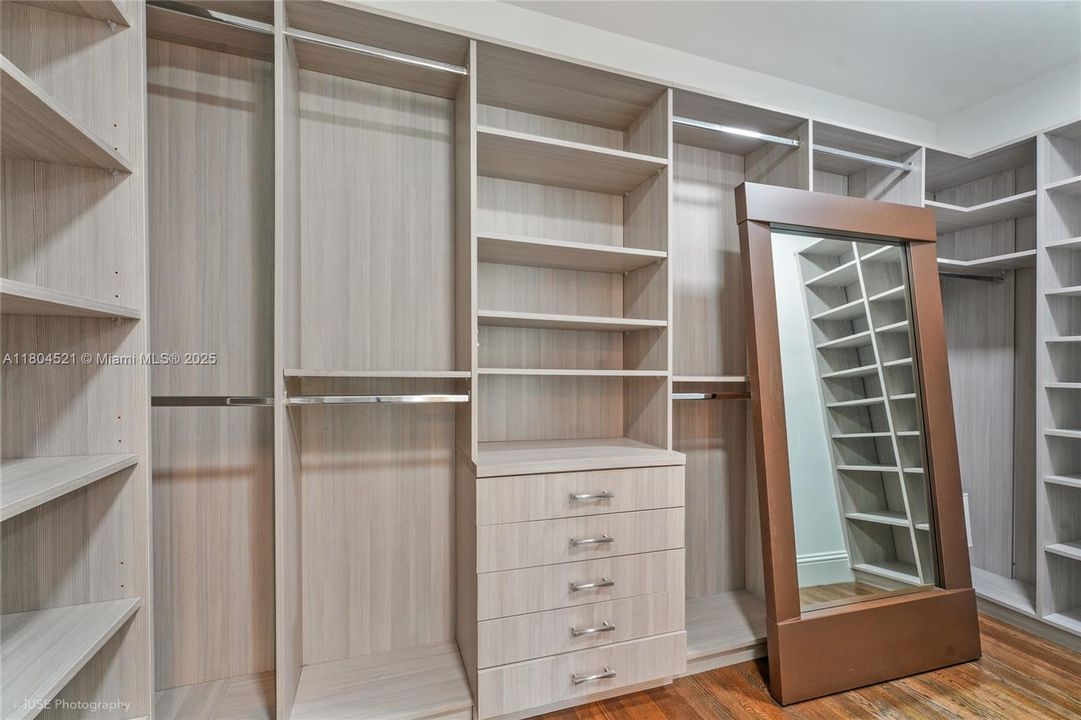 Vendido Recientemente: $3,499,000 (3 camas, 3 baños, 3068 Pies cuadrados)