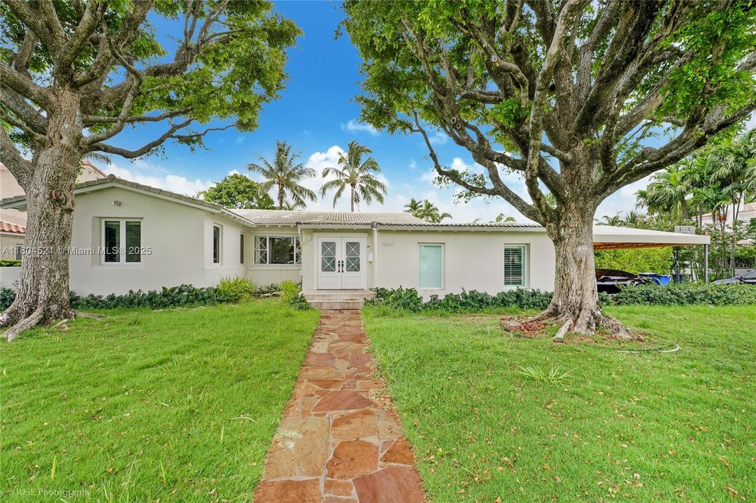 Vendido Recientemente: $3,499,000 (3 camas, 3 baños, 3068 Pies cuadrados)