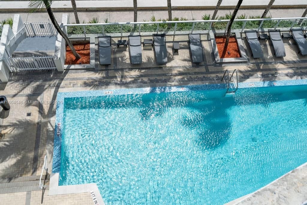 На продажу: $690,000 (2 спален, 2 ванн, 1153 Квадратных фут)