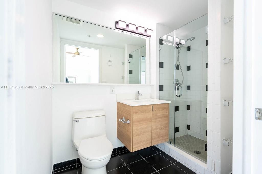 На продажу: $690,000 (2 спален, 2 ванн, 1153 Квадратных фут)