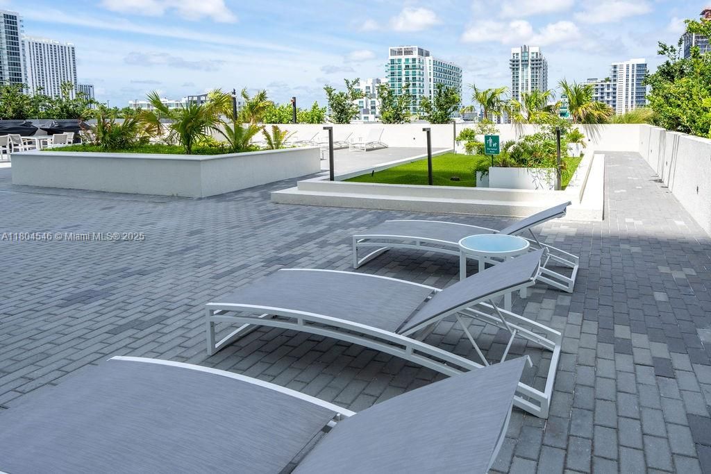 На продажу: $690,000 (2 спален, 2 ванн, 1153 Квадратных фут)