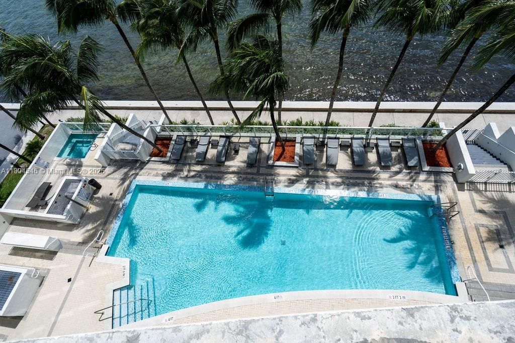 На продажу: $690,000 (2 спален, 2 ванн, 1153 Квадратных фут)