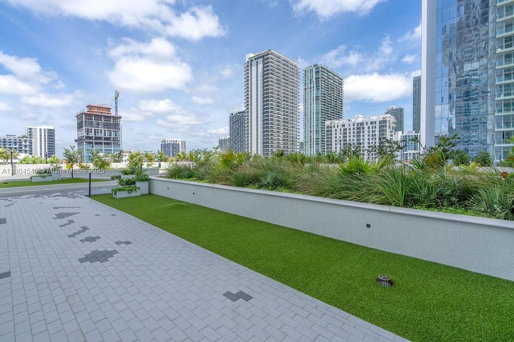 На продажу: $690,000 (2 спален, 2 ванн, 1153 Квадратных фут)