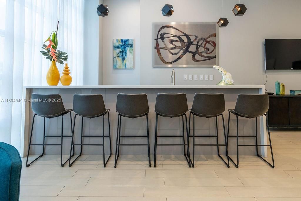 На продажу: $690,000 (2 спален, 2 ванн, 1153 Квадратных фут)