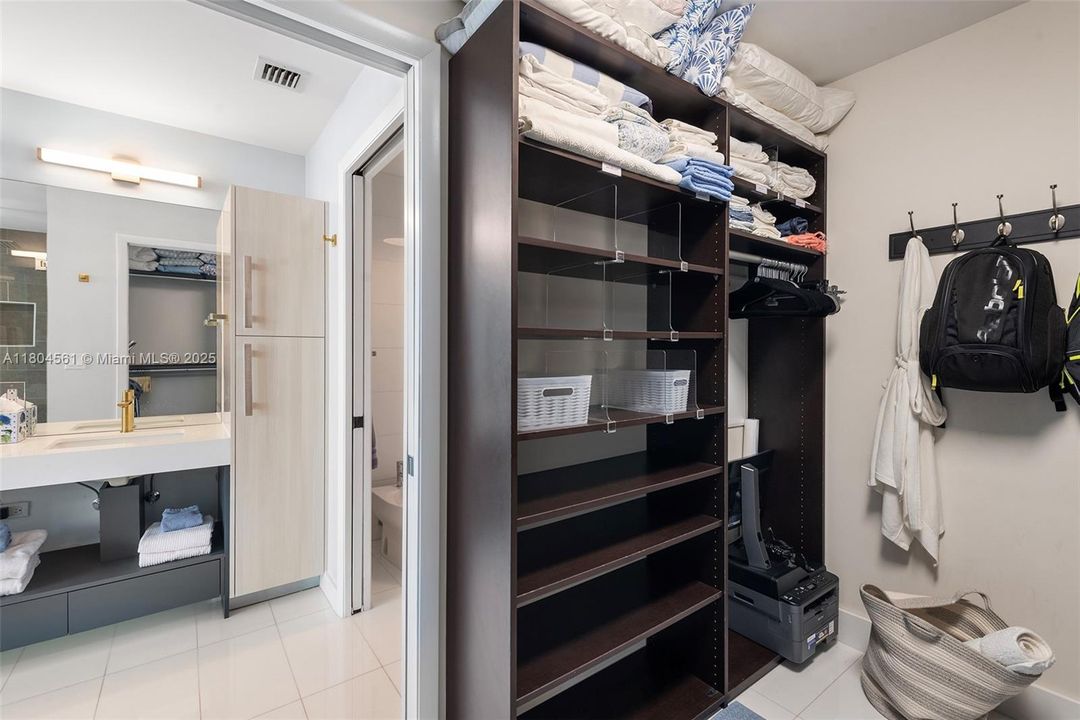 Недавно продано: $975,000 (2 спален, 2 ванн, 1147 Квадратных фут)