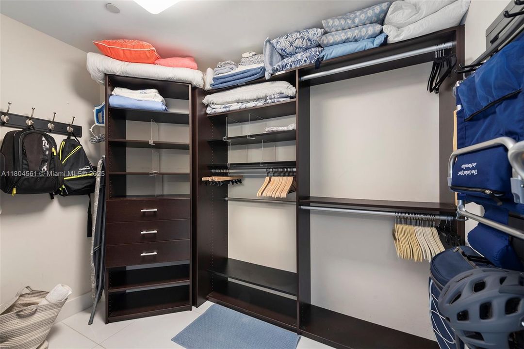 Недавно продано: $975,000 (2 спален, 2 ванн, 1147 Квадратных фут)