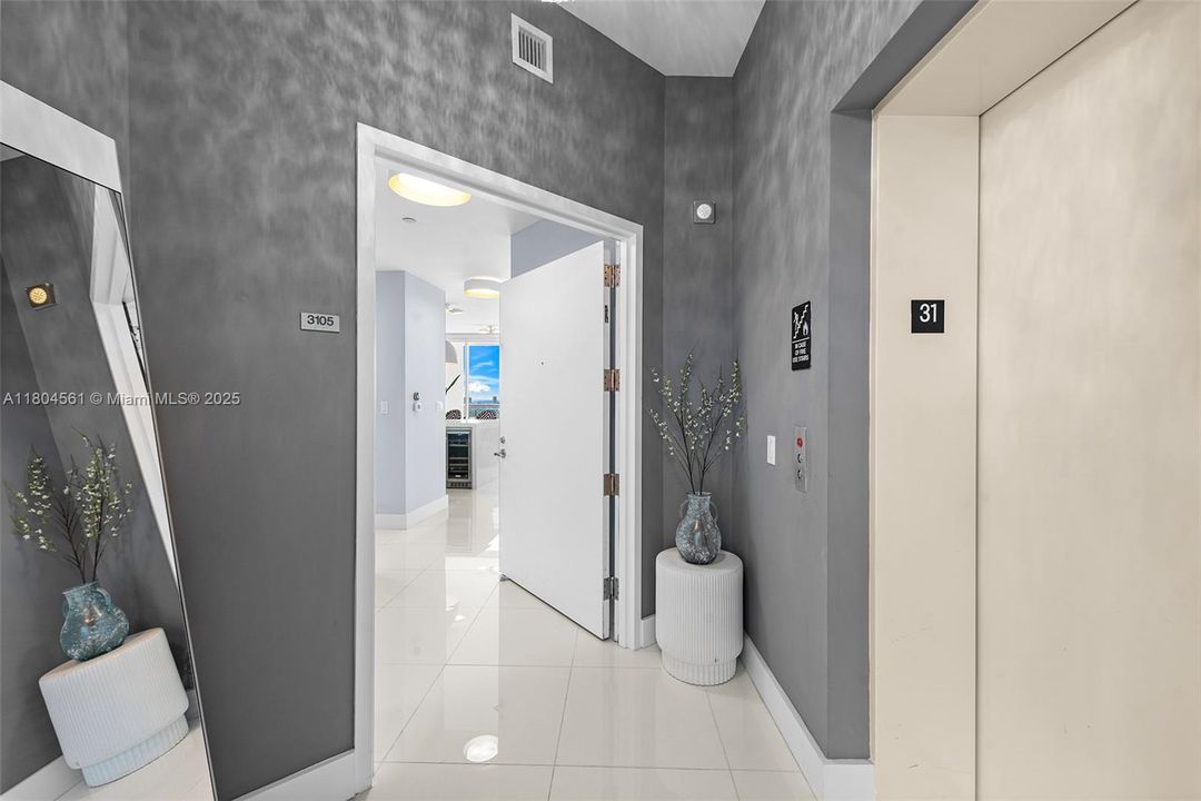 Недавно продано: $975,000 (2 спален, 2 ванн, 1147 Квадратных фут)