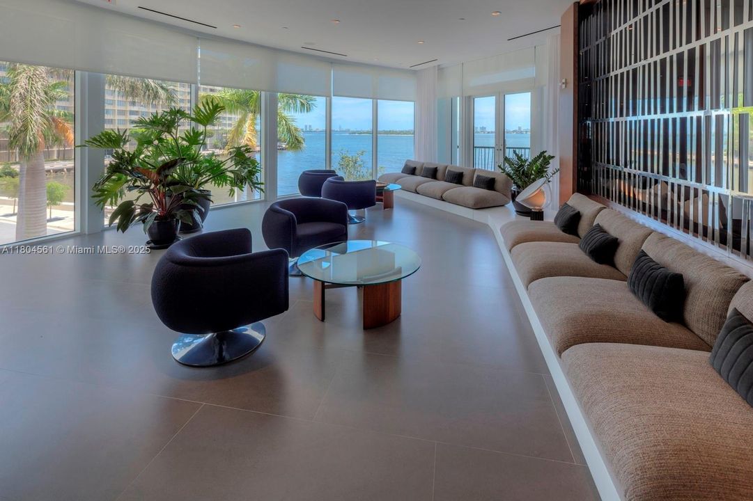 Недавно продано: $975,000 (2 спален, 2 ванн, 1147 Квадратных фут)