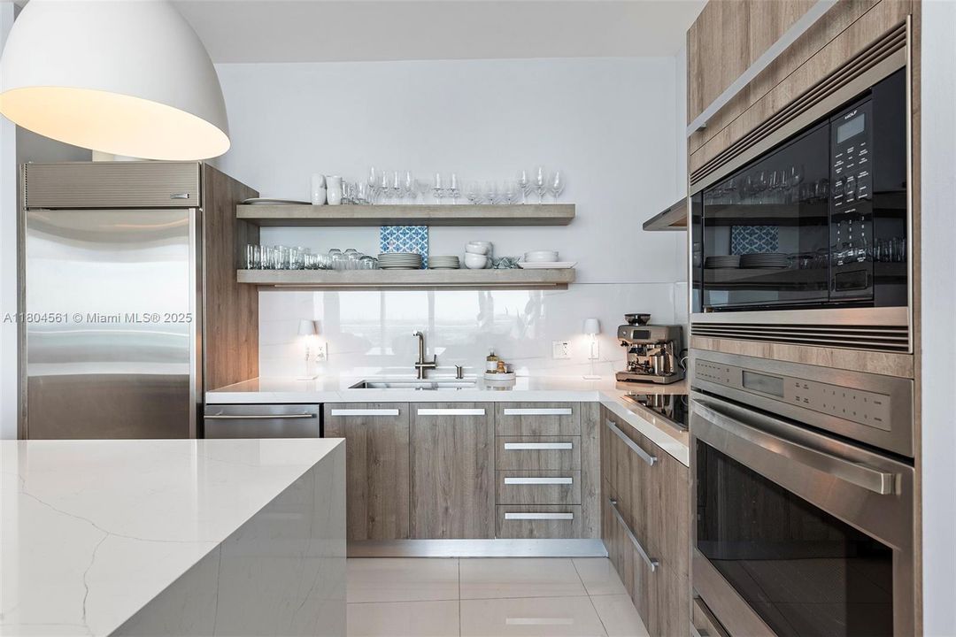 Недавно продано: $975,000 (2 спален, 2 ванн, 1147 Квадратных фут)