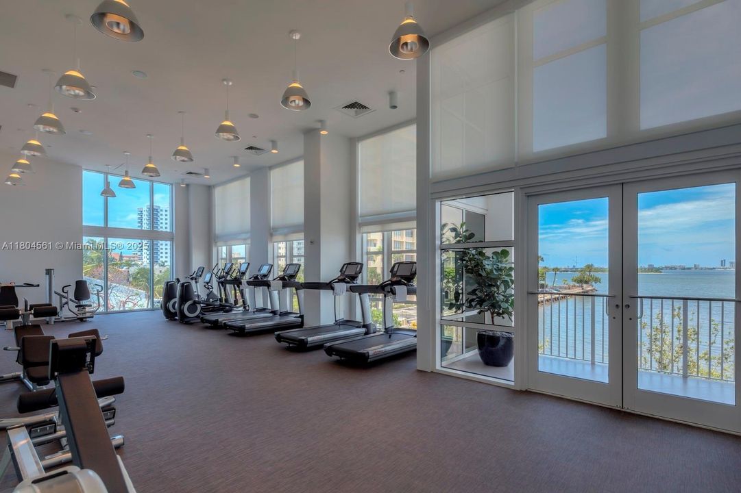 Недавно продано: $975,000 (2 спален, 2 ванн, 1147 Квадратных фут)