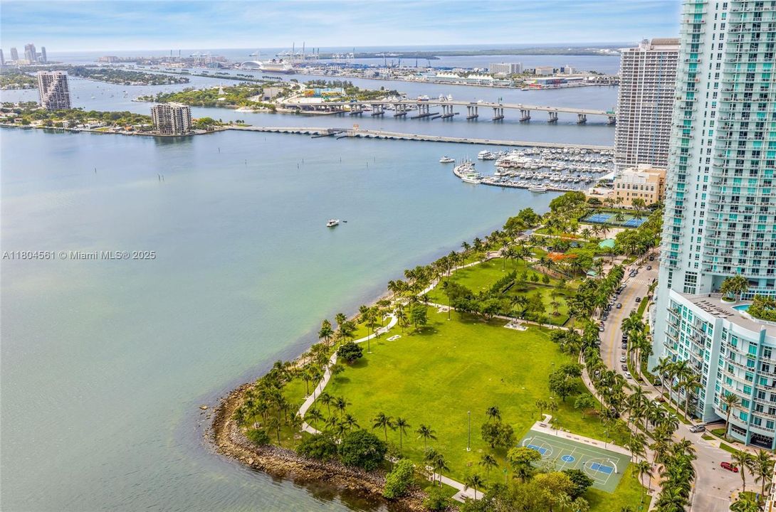 Недавно продано: $975,000 (2 спален, 2 ванн, 1147 Квадратных фут)