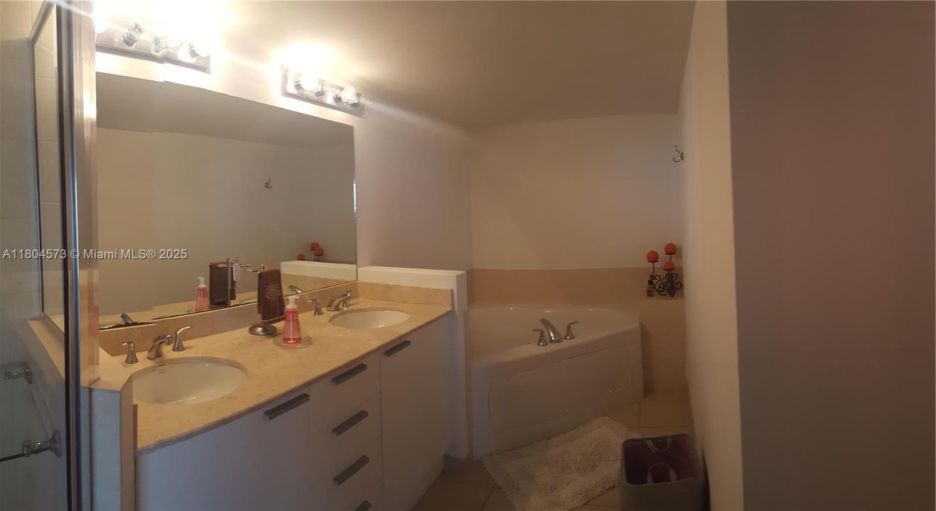 待售: $1,450,000 (3 贝兹, 2 浴室, 1623 平方英尺)