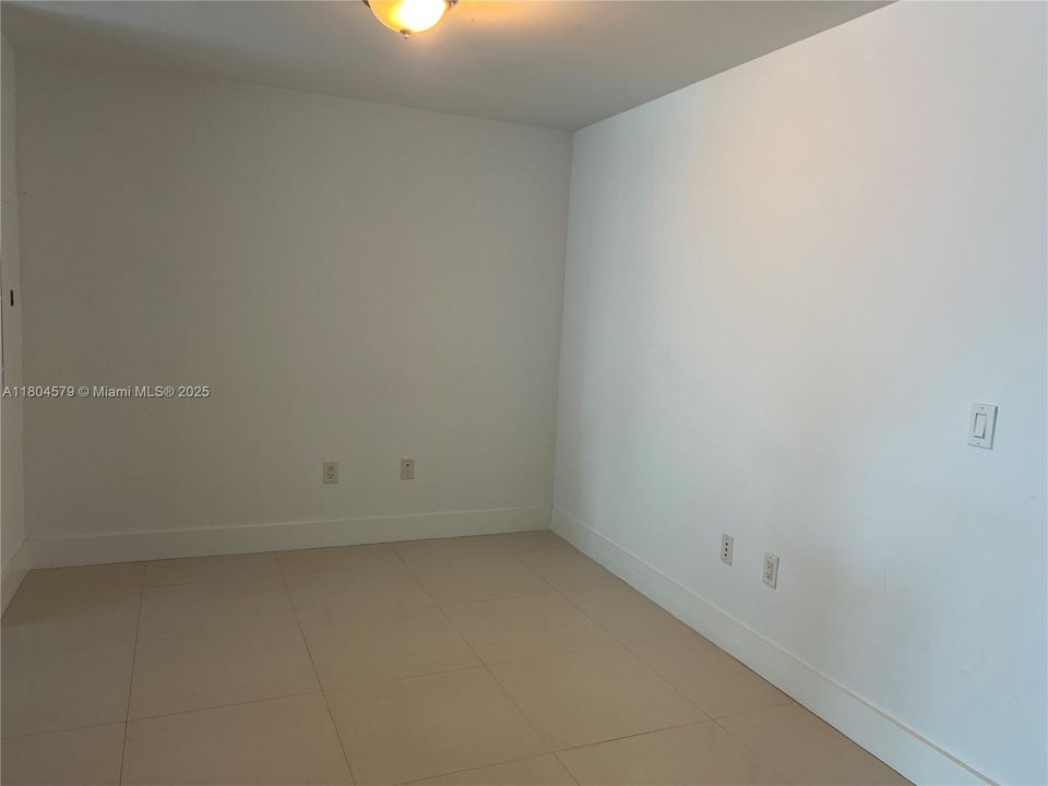 For Sale: $650,000 (1 beds, 2 baths, 1214 Square Feet)