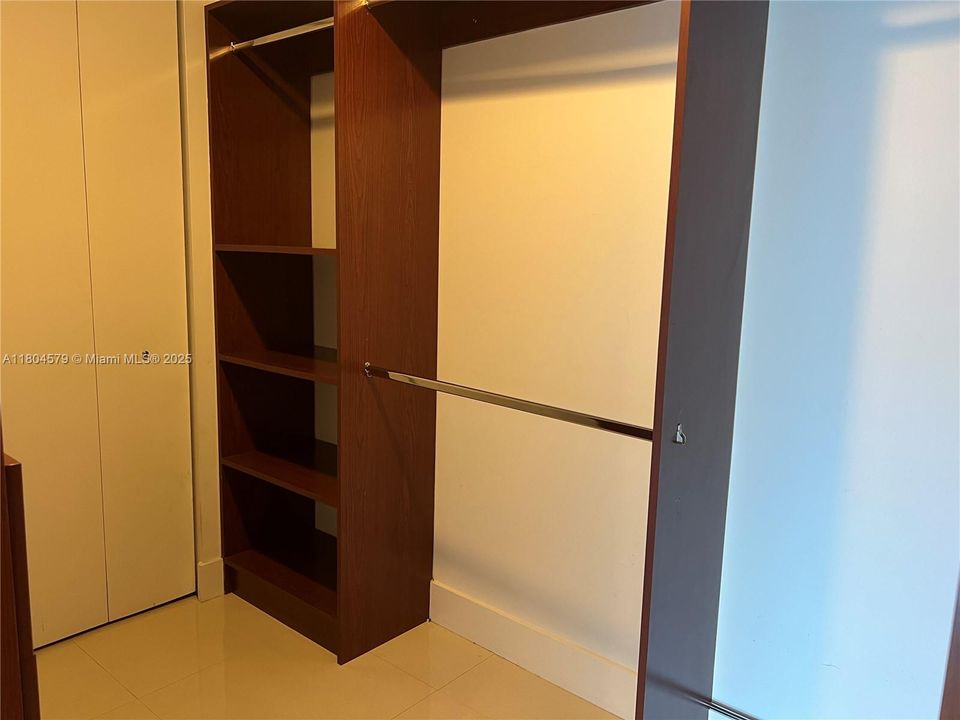 For Sale: $650,000 (1 beds, 2 baths, 1214 Square Feet)