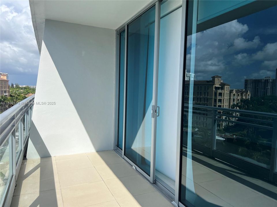 For Sale: $650,000 (1 beds, 2 baths, 1214 Square Feet)