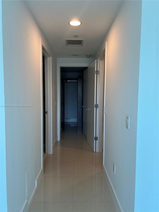 For Sale: $650,000 (1 beds, 2 baths, 1214 Square Feet)