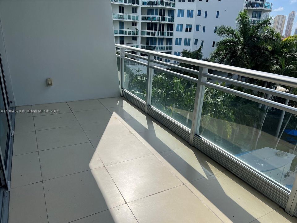 For Sale: $650,000 (1 beds, 2 baths, 1214 Square Feet)