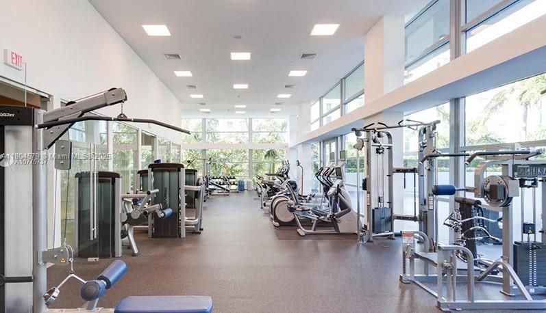 For Sale: $650,000 (1 beds, 2 baths, 1214 Square Feet)