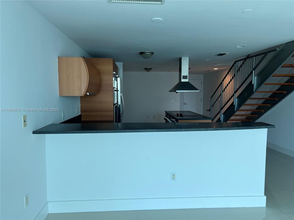 For Sale: $650,000 (1 beds, 2 baths, 1214 Square Feet)