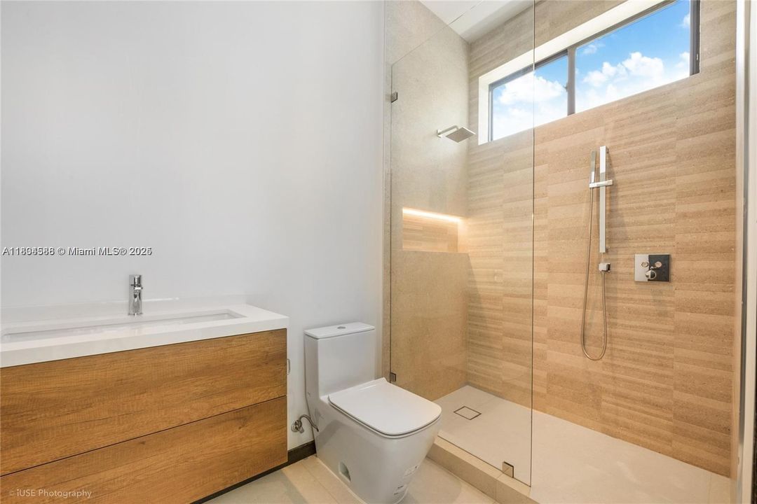 Недавно арендовано: $28,000 (7 спален, 7 ванн, 5735 Квадратных фут)