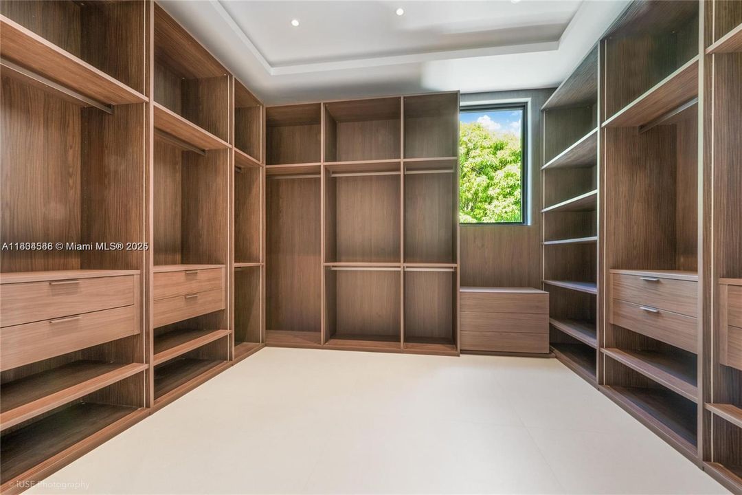 Недавно арендовано: $28,000 (7 спален, 7 ванн, 5735 Квадратных фут)